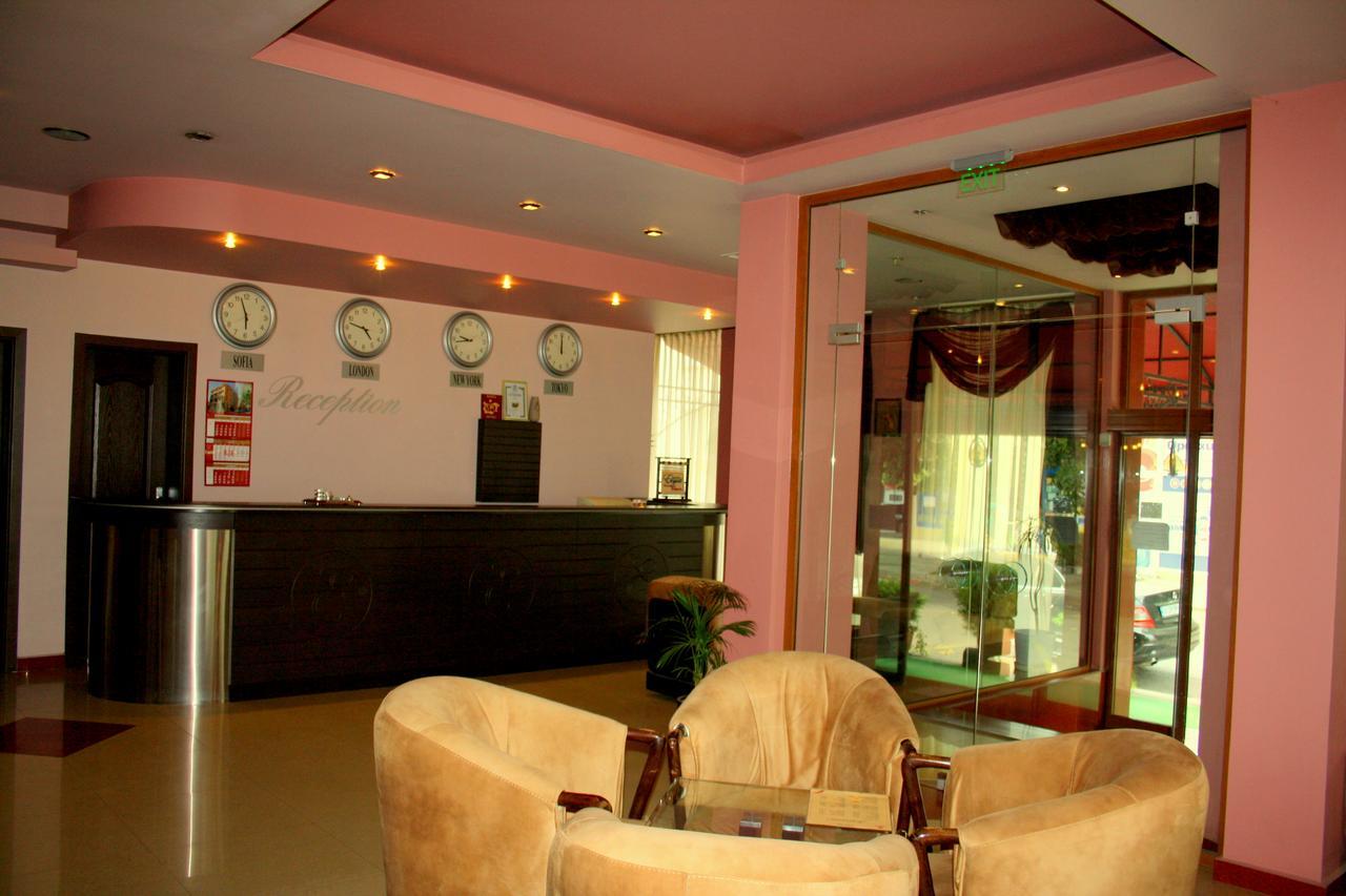 Hotel Elegant Karnobat Ngoại thất bức ảnh
