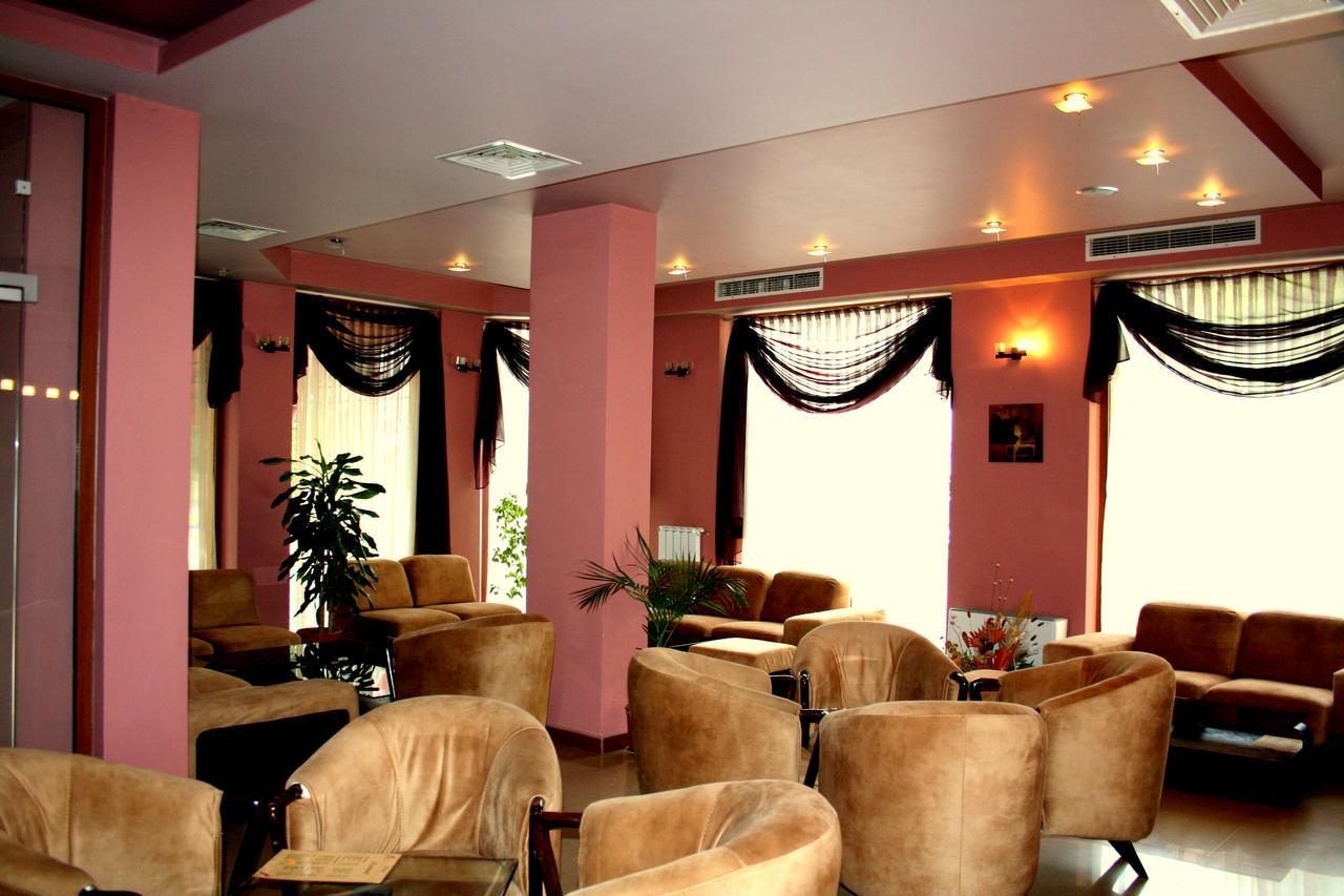 Hotel Elegant Karnobat Ngoại thất bức ảnh
