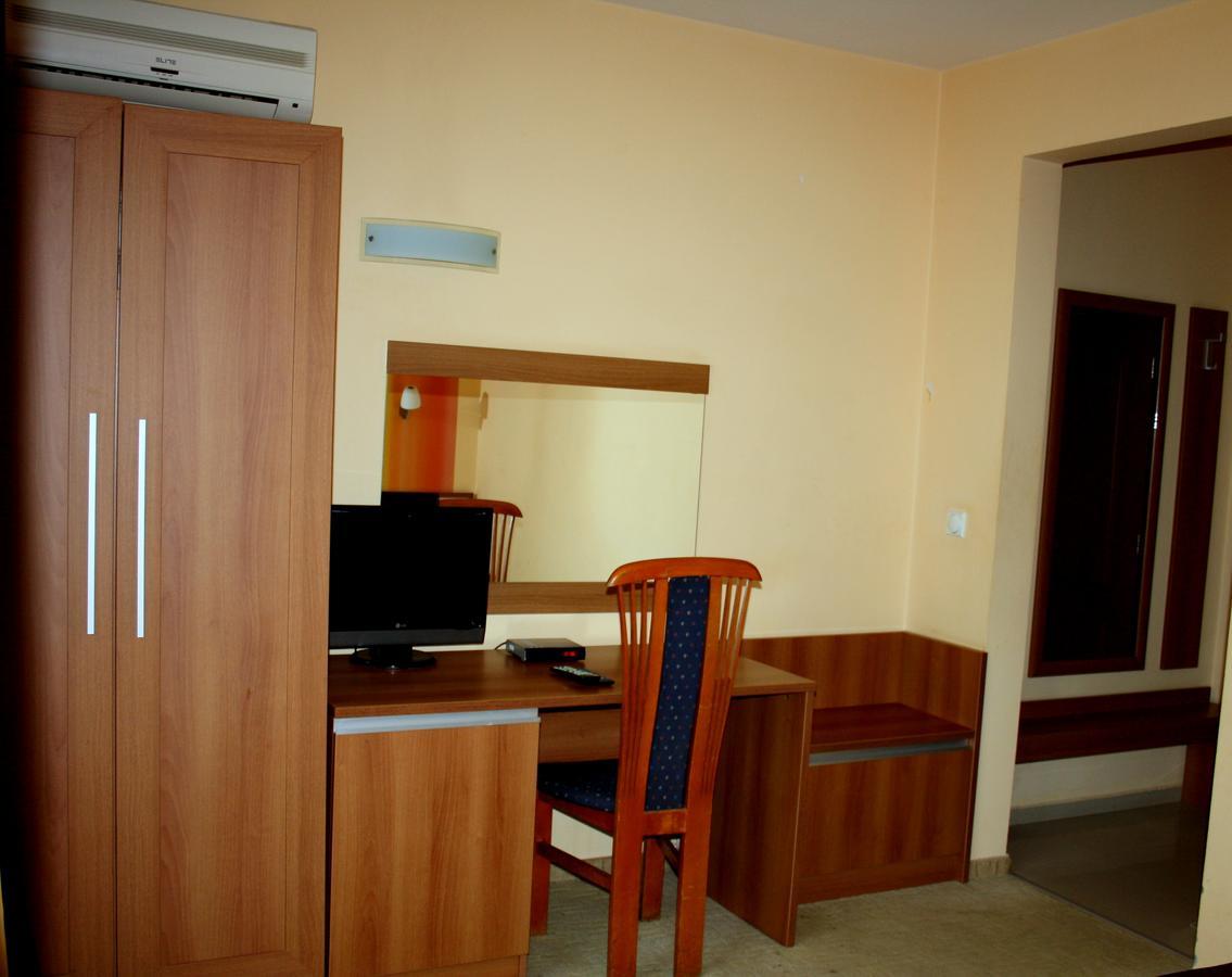 Hotel Elegant Karnobat Ngoại thất bức ảnh