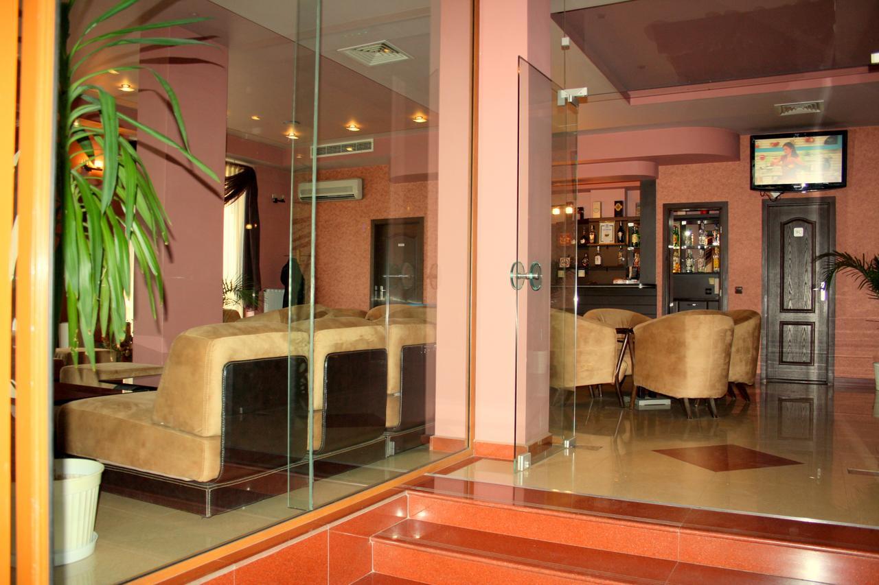 Hotel Elegant Karnobat Ngoại thất bức ảnh