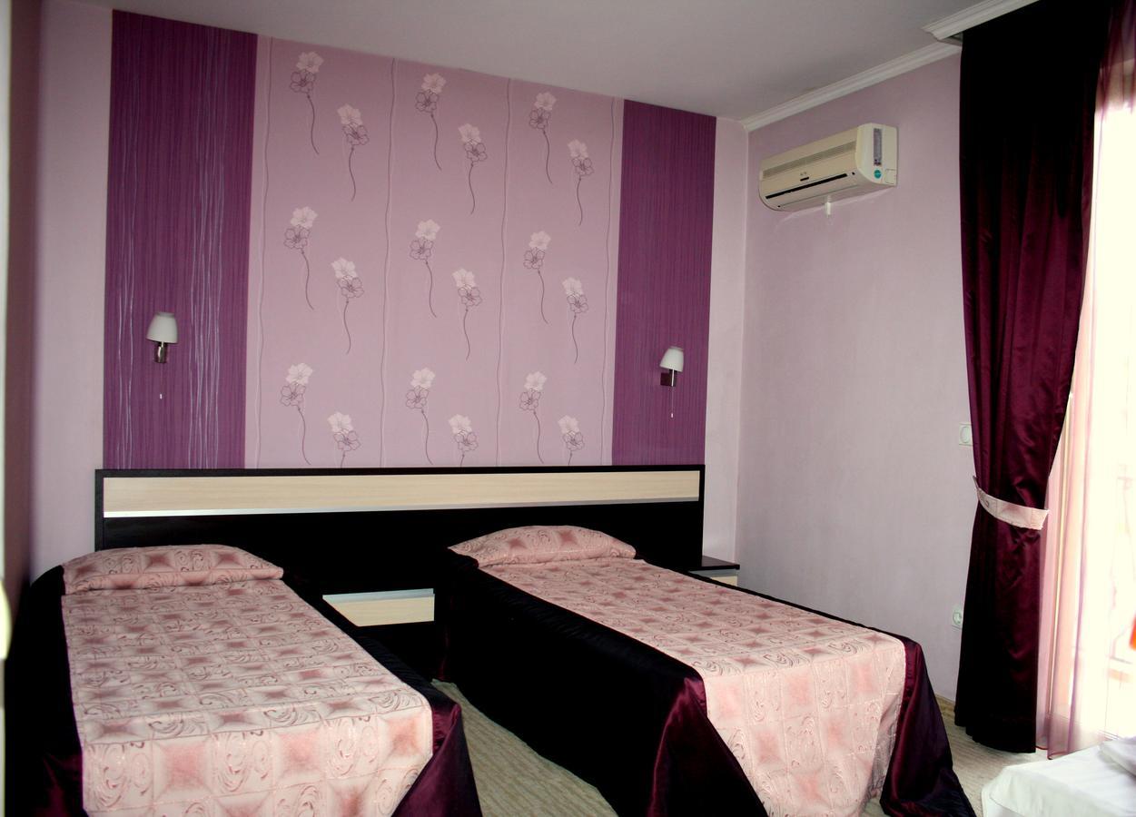 Hotel Elegant Karnobat Ngoại thất bức ảnh
